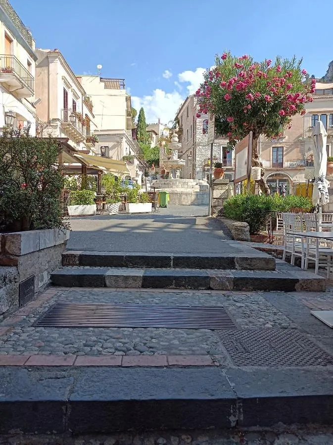 La Jacaranda Rooms Taormina